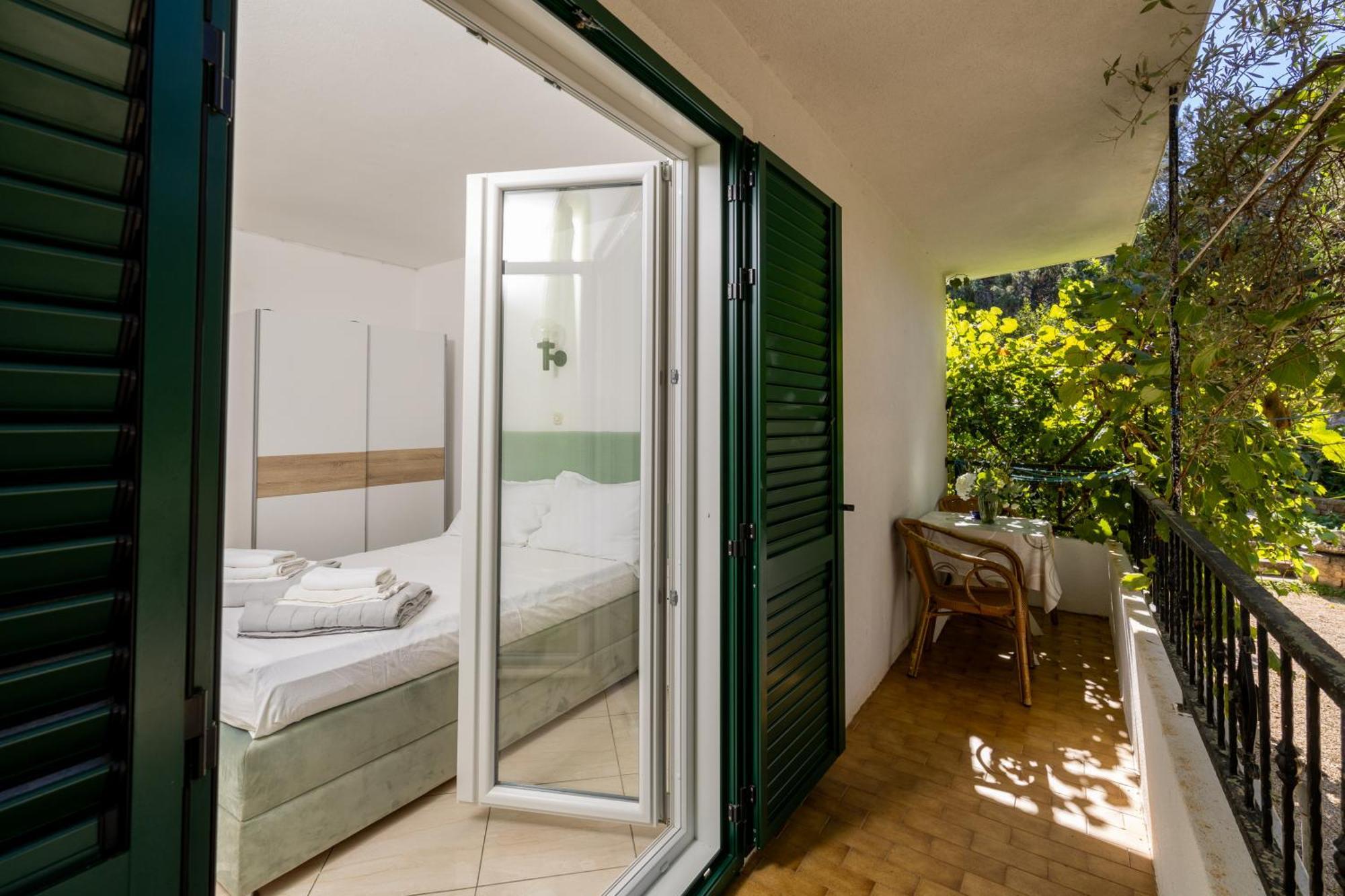 Apartmani Ruzica Zastražišće Extérieur photo