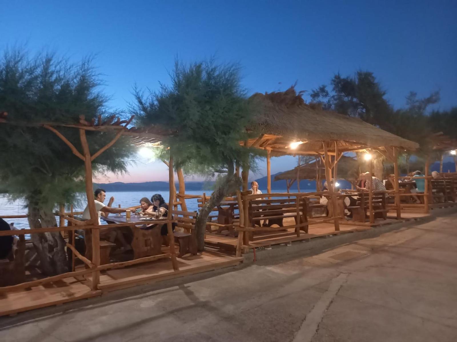 Apartmani Ruzica Zastražišće Extérieur photo
